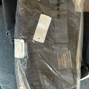 New brooks brothers MILANO chinos. Wrinkle  free. 34W 30L